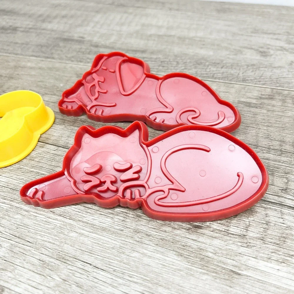 Vintage Cat and Dog Cookie Cutters, Chilton Baking Accessories